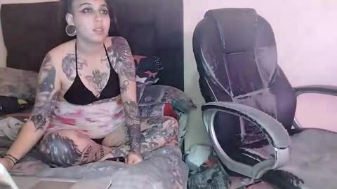 Snapshot of inkedsinners chatting on 10.12.25 inkedsinners online show from 10.12.25