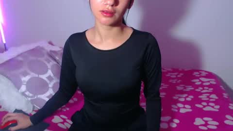 Snapshot of innocent_fox chatting on 09.13.25 Abril online show from 09.13.25