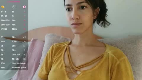 Laroa online show from 11.20.25