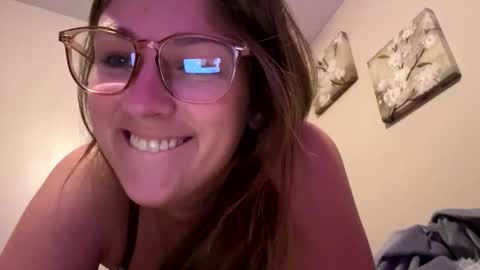 Snapshot of innocentlilsarah chatting on 10.20.25 innocentlilsarah online show from 10.20.25