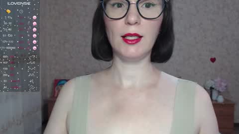 Snapshot of irenlarasani chatting on 10.15.25 IrenLarasani online show from 10.15.25