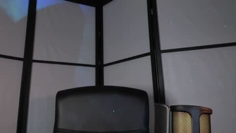 Snapshot of irisice chatting on 01.14.25 Miss Iris Fansly Miss Iris new inst. online show from 01.14.25