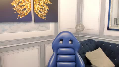 Snapshot of isa_little4u chatting on 12.19.24 online show from 12.19.24