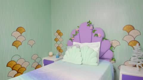 Snapshot of isa_little4u chatting on 12.30.24 online show from 12.30.24