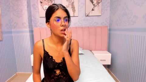 Snapshot of isa_little4u chatting on 01.15.25 online show from 01.15.25