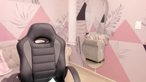 Snapshot of isa_little4u chatting on 03.03.25 online show from 03.03.25