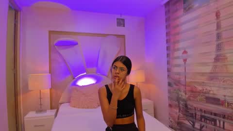 Snapshot of isa_little4u chatting on 09.24.25 online show from 09.24.25