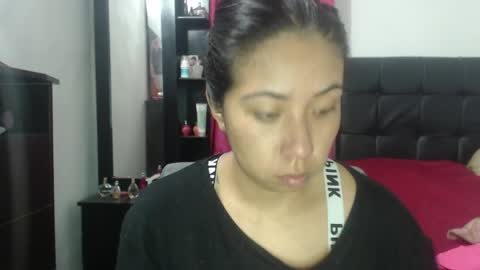 Snapshot of isa_mey chatting on 12.23.24 Isa online show from 12.23.24