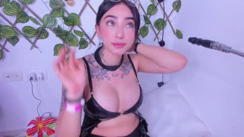 Snapshot of isa_redhair_ chatting on 12.02.24 ....  Connection time 900 pm to 500 amRest days Wednesday and Saturday online show from 12.02.24