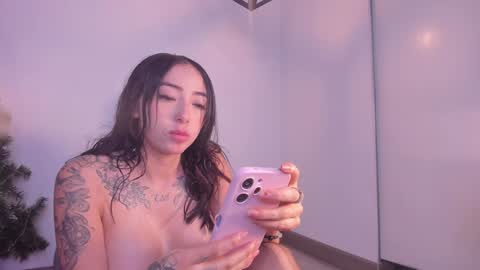 Snapshot of isa_redhair_ chatting on 12.30.24 ....  Connection time 900 pm to 500 amRest days Wednesday and Saturday online show from 12.30.24