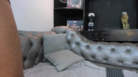 Snapshot of isaac_collins_ chatting on 11.14.25 Isaac online show from 11.14.25