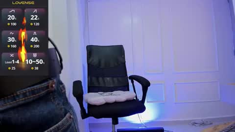 Snapshot of isaac_miler chatting on 11.17.25 isaac online show from 11.17.25