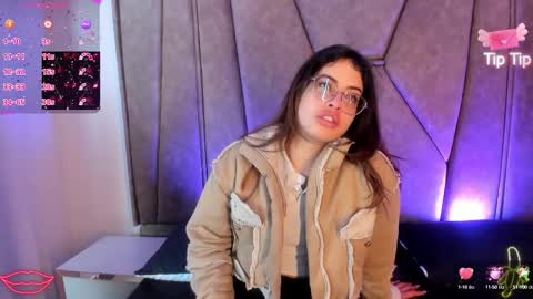 Snapshot of isabela_colins chatting on 10.02.25 isabela Collins online show from 10.02.25