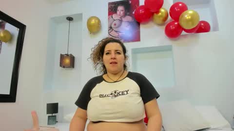 Snapshot of isabela_parkerr chatting on 10.09.25 Mommy Isa online show from 10.09.25
