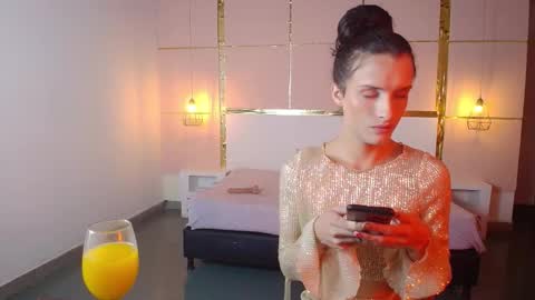 IsabelFernandez online show from 10.10.25