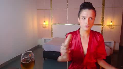 IsabelFernandez online show from 10.12.25