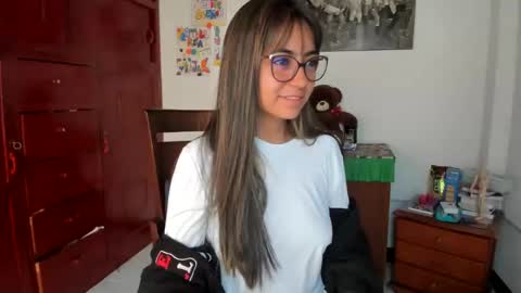 Snapshot of isabella22_1 chatting on 01.21.25 Isabella22 1 online show from 01.21.25