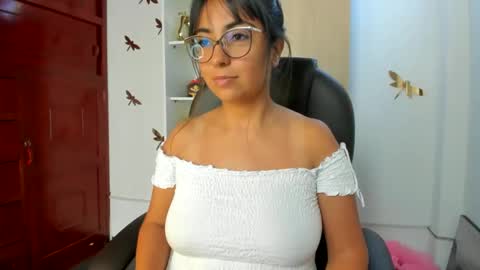 Snapshot of isabella22_1 chatting on 11.06.25 Isabella22 1 online show from 11.06.25