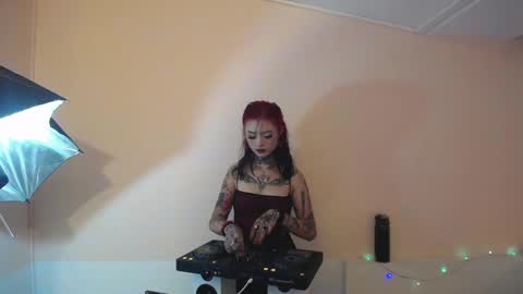 Snapshot of isabella__dark chatting on 12.12.24 online show from 12.12.24