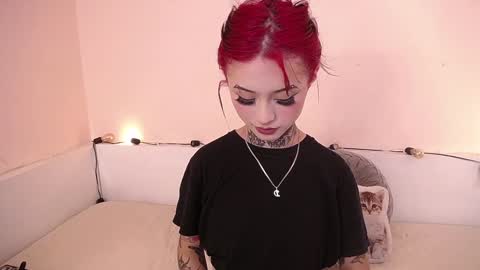 Snapshot of isabella__dark chatting on 12.17.24 online show from 12.17.24