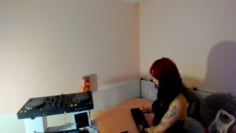 Snapshot of isabella__dark chatting on 12.27.24 online show from 12.27.24