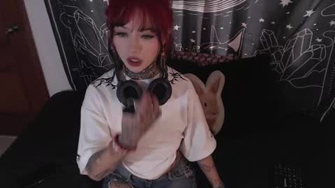 Snapshot of isabella__dark chatting on 12.27.24 online show from 12.27.24
