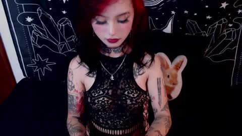 Snapshot of isabella__dark chatting on 12.28.24 online show from 12.28.24
