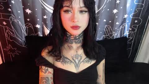 Snapshot of isabella__dark chatting on 01.13.25 online show from 01.13.25