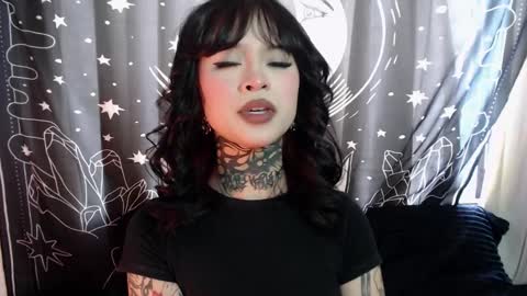 Snapshot of isabella__dark chatting on 01.20.25 online show from 01.20.25