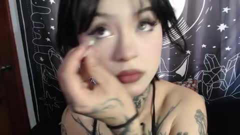 Snapshot of isabella__dark chatting on 01.22.25 online show from 01.22.25