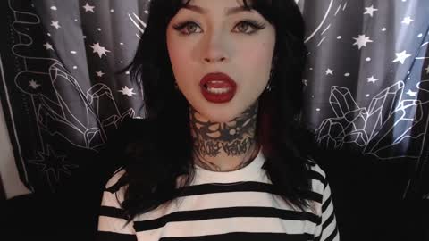Snapshot of isabella__dark chatting on 01.28.25 online show from 01.28.25