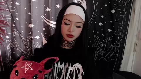 Snapshot of isabella__dark chatting on 02.04.25 online show from 02.04.25