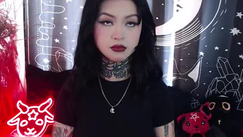 Snapshot of isabella__dark chatting on 02.10.25 online show from 02.10.25
