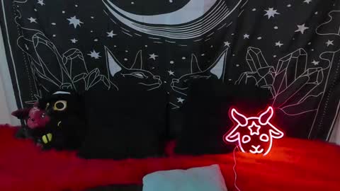 Snapshot of isabella__dark chatting on 02.12.25 online show from 02.12.25