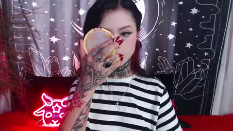 Snapshot of isabella__dark chatting on 02.14.25 online show from 02.14.25