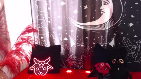 Snapshot of isabella__dark chatting on 02.21.25 online show from 02.21.25