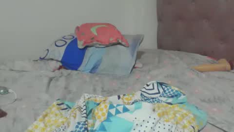 Snapshot of isabella_crown chatting on 02.14.25 isabella online show from 02.14.25