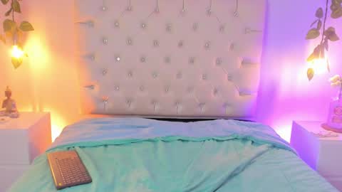 Snapshot of isabella_flowerss chatting on 09.16.25 online show from 09.16.25