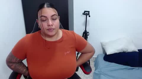 Snapshot of isabella_hots chatting on 12.05.24 estefania online show from 12.05.24
