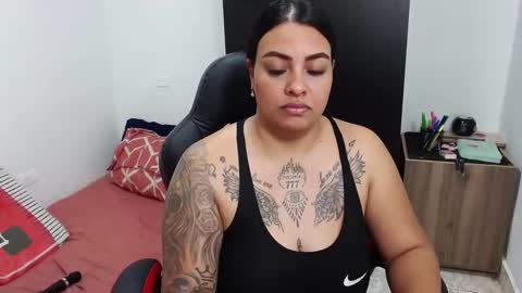 Snapshot of isabella_hots chatting on 01.15.25 estefania online show from 01.15.25