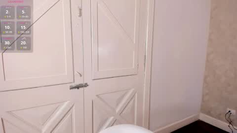 Snapshot of isabella_roberts13 chatting on 09.10.25 isa online show from 09.10.25