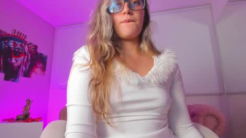 Snapshot of isabella_rross chatting on 12.31.24 Isabella Rros online show from 12.31.24