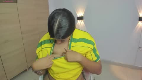 Snapshot of isabella_thomsonp chatting on 09.30.25 Isabella Thompson online show from 09.30.25