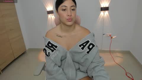 Snapshot of isabella_thomsonp chatting on 10.14.25 Isabella Thompson online show from 10.14.25