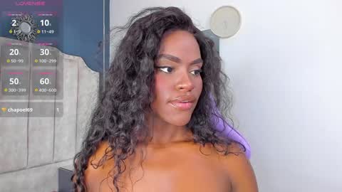 Snapshot of isabellabroms21 chatting on 12.23.24 v online show from 12.23.24