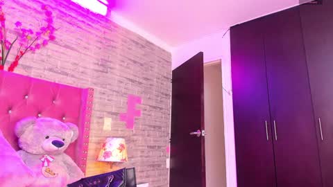 Snapshot of isabellabroms21 chatting on 02.08.25 v online show from 02.08.25