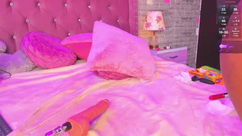 Snapshot of isabellabroms21 chatting on 02.10.25 v online show from 02.10.25