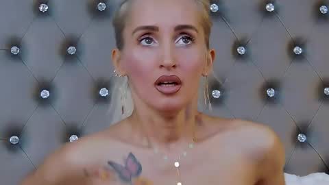 IsabelleEthan online show from 01.31.25