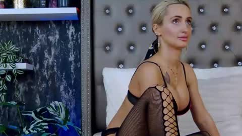 IsabelleEthan online show from 02.25.25