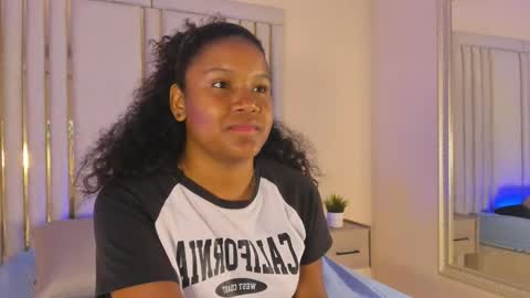 Snapshot of isabellsmmith chatting on 10.15.25 Isabellsmmith online show from 10.15.25